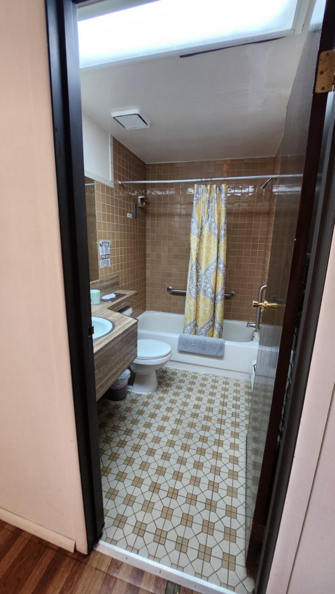 لامار Golden Arrow Motel الغرفة الصورة