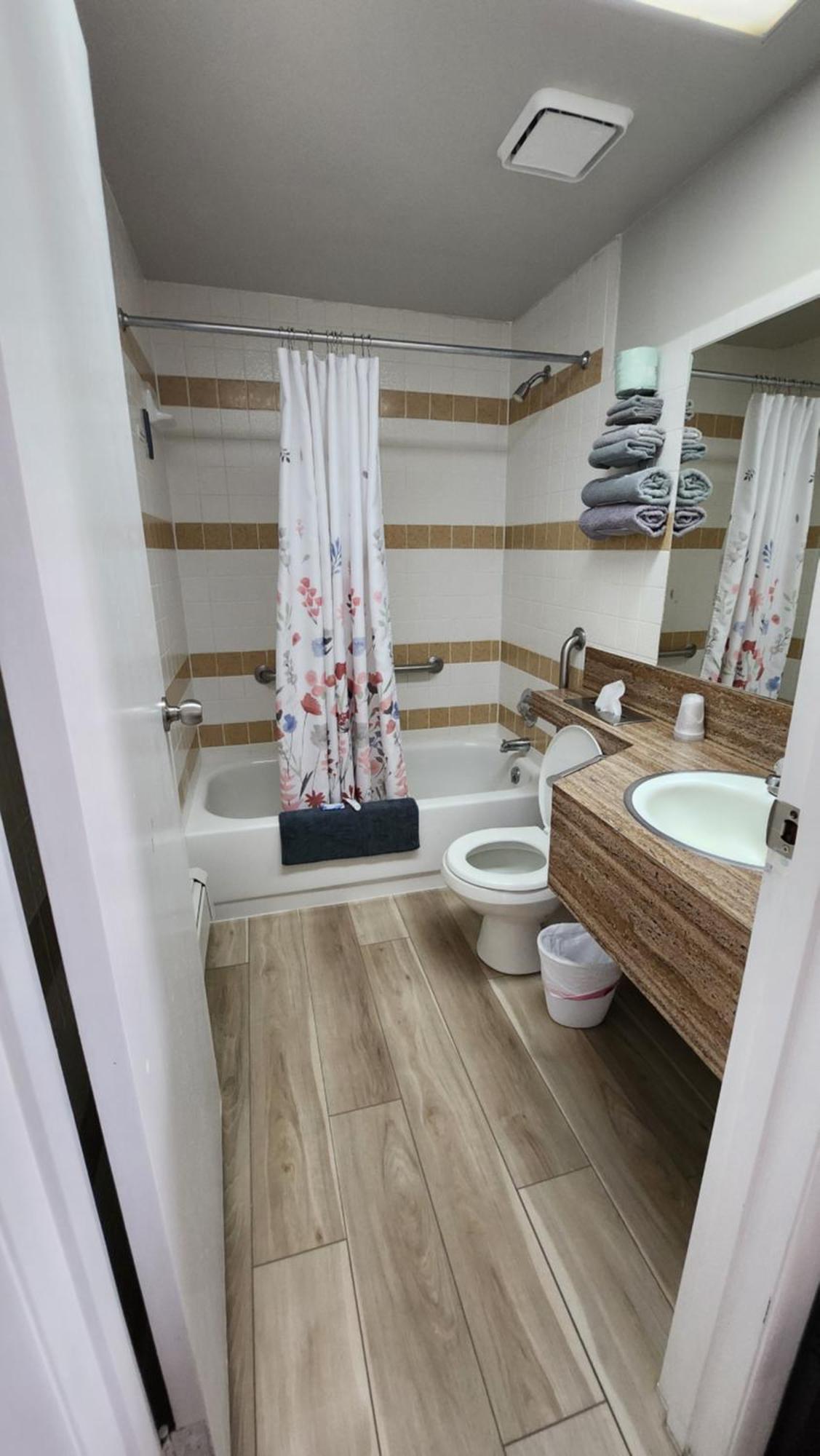 لامار Golden Arrow Motel الغرفة الصورة